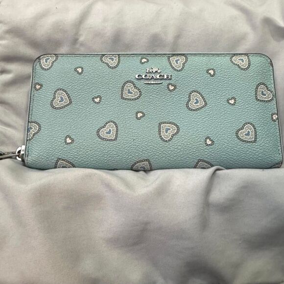 Coach Western Heart Print Wallet - Picture 1 of 6